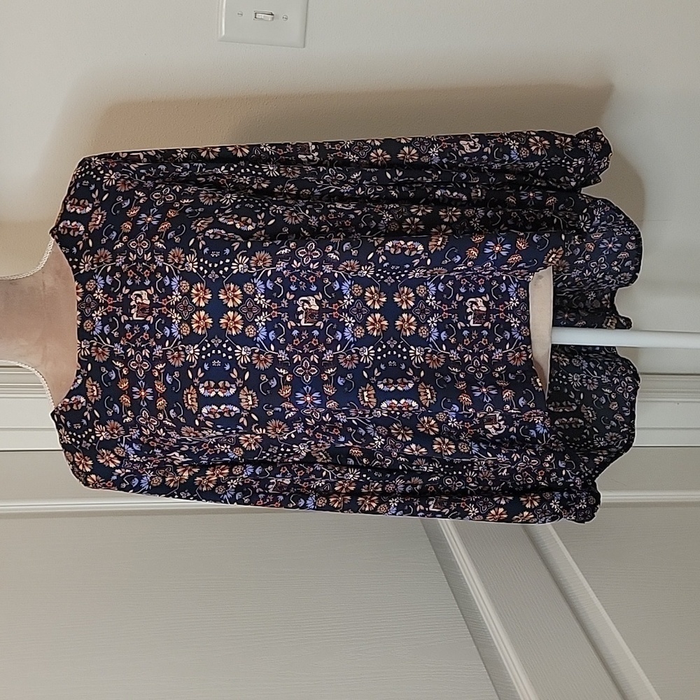 Forever 21, Size L, Navy Blue w/ Floral Pattern High-Low Blouse. EUC